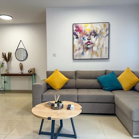 Modern 2Br Apartment With Pool, Veranda & Garden In Paphos Exterior photo